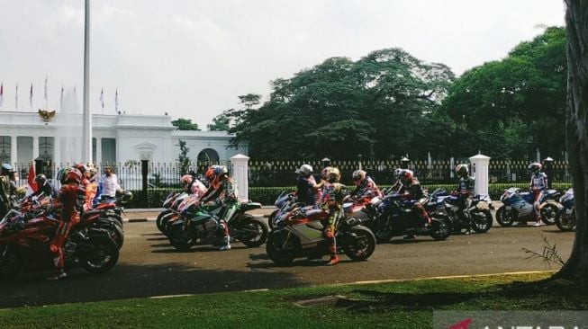 20 Pebalap MotoGP Bersiap di Depan Istana Merdeka untuk Parade