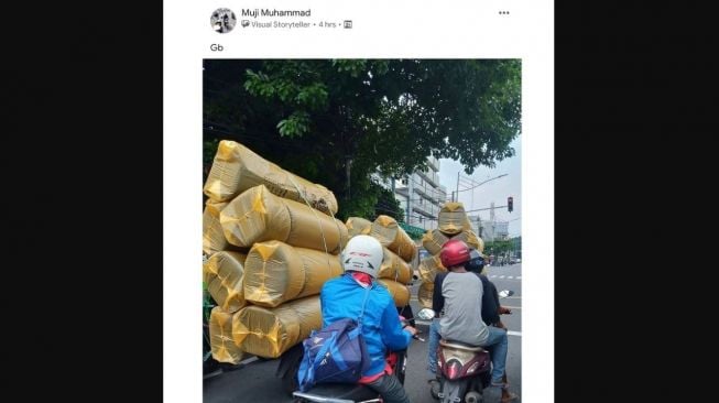 Muatannya melebihi truk ODOL ini mah, kasihan abang ojolnya (Instagram)