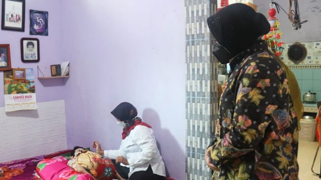 Mensos Kunjungi Anak Penyandang Disabilitas di Kota Jambi