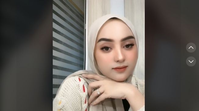 Dinan Fajrina main tiktok. (TikTok/@dinanfajrina)