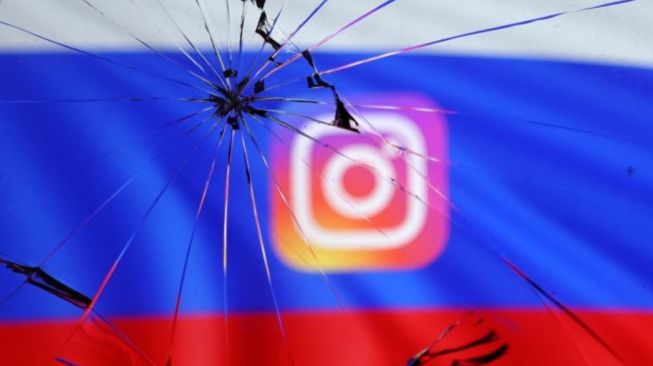 Bendera Rusia dan logo Instagram logo. [REUTERS/Dado Ruvic/Illustration]