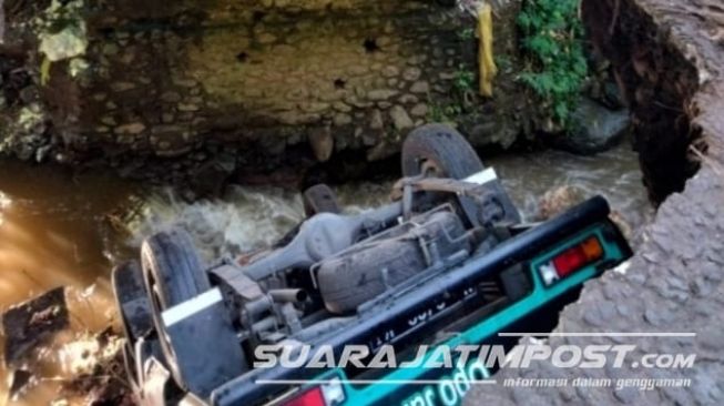 Pikap Nyungsep Akibat Jembatan di Pujon Malang Ambrol, Dua Orang Terluka