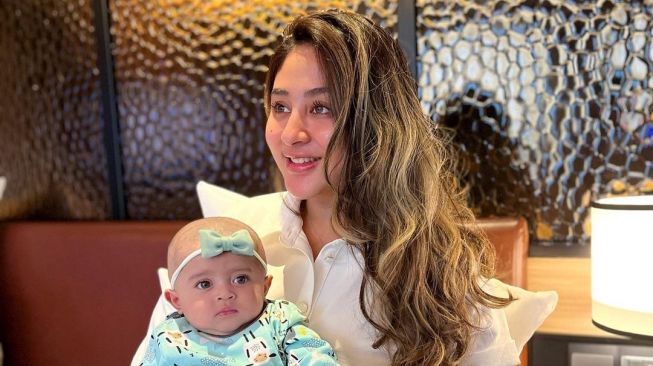 Margin Wieheerm Dihina Gegara Punya Anak di Usia 21 Tahun, Baby Guzel Malah Bikin Salfok: Bayi Turki!