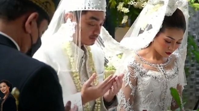 Cyndyana Lorens dan Gulfikar Rinjani [YouTube/Rene Wedding]