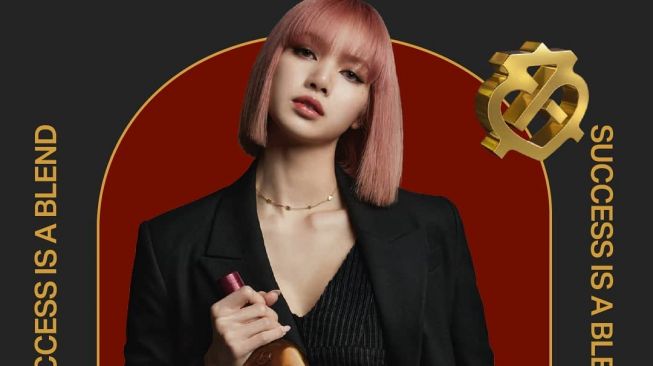 Lisa BLACKPINK di iklan minuman alkohol. [Instagram/chivasregal]