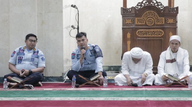 Warga Binaan Pemasyarakatan Pimpin Malam Nisfu Sya'ban di Lapas Cibinong