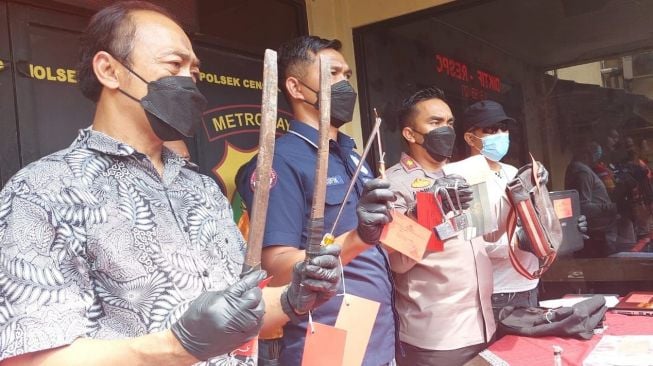 Duo Bandit Rampok Ruko di Cengkareng, Uang Dipakai Foya-Foya dan Beli Sabu