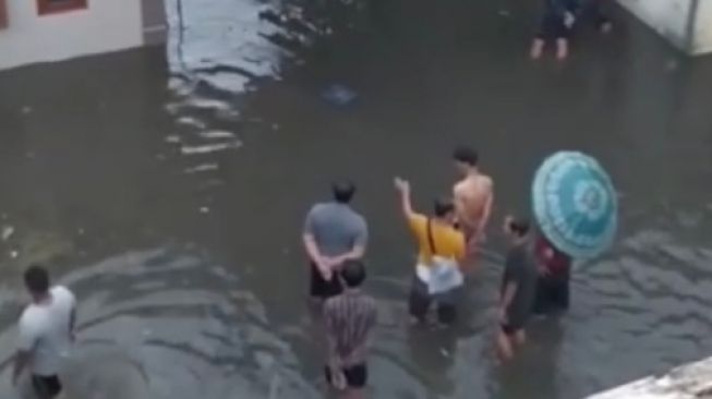 Tanggul Sungai di Cianjur Jebol, Sejumlah Rumah di Cilaku Terendam Banjir