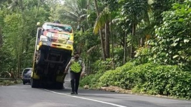 Cerita Sopir Truk Jadi Korban Google Maps, Kendaraan Jumping hingga Berakhir Kena Tilang Polisi