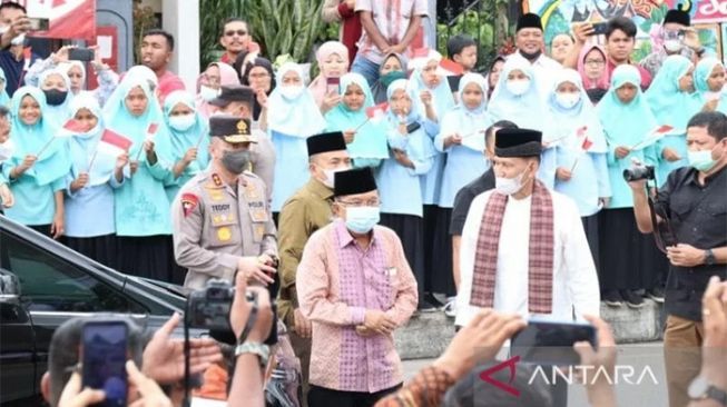 Mantan Wakil Presiden Jusuf Kalla Resmikan Masjid di Bukittinggi Sumbar