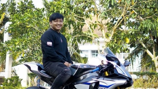 Fans MotoGP, Fumio Prasetya alias Untung Prasetyadi. [Instagram/@fumio_prasetya]