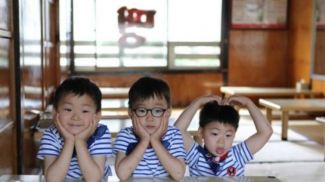 Song Triplet : Daehan, Minguk dan Manse [Instagram/@songilkook]