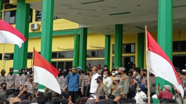 Geruduk Kantor Bupati Aceh Tamiang, Warga Tujuh Desa Minta Ini