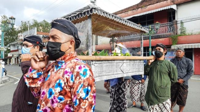 Sambil Mengarak Ingkung dan Tumpeng, Warga Suryatmajan Gelar Upacara Ruwahan Jelang Ramadan