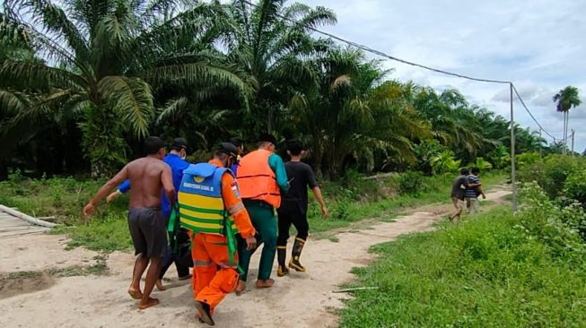 Perahu Angkut Sawit Tenggelam di Dumai, 2 Orang Pekerja Hilang, 1 Orang Tewas