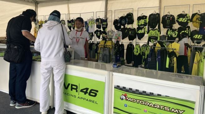 Termasuk Milik Valentino Rossi, Stand Merchandise MotoGP Mandalika Diserbu Penonton