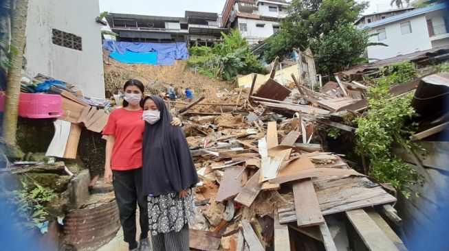 Rumah Rata Dengan Tanah Akibat Longsor Warga Balikpapan Tengah Mulyati