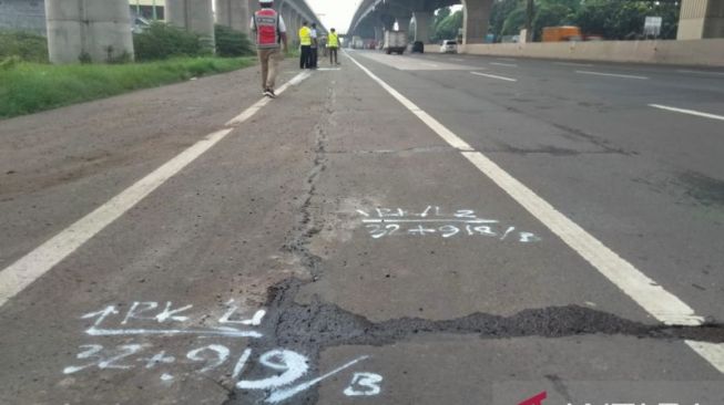 Dua Hal Ini Hantui Pengguna Jalan Tol Jakarta-Cikampek