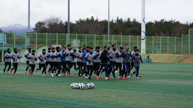 Skuad Timnas Indonesia U-19 menjalani latihan ringan dalam TC di Korea Selatan (Dok. PSSI).