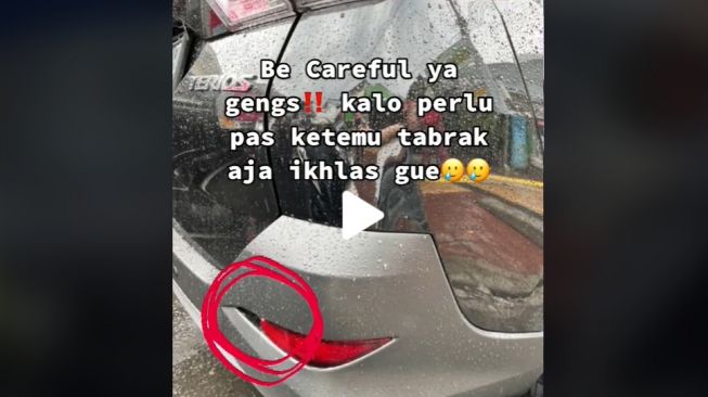 Curhat Pemobil Dibikin Emosi dengan Tukang Parkir Jadi-jadian, Daihatsu Terios Kena Timpuk Benda Keras