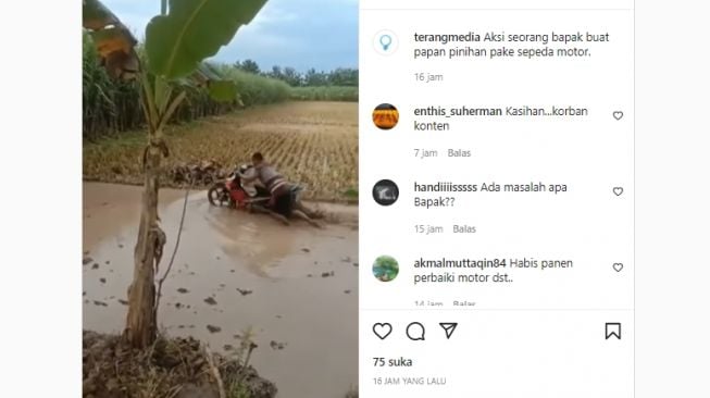 Viral Aksi Bapak-bapak Bajak Sawah Pakai Sepeda Motor, Warganet: Korban Konten