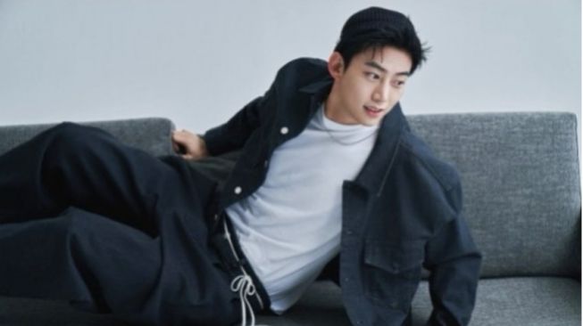 Taecyeon 2PM Berbagi Cerita Seputar Dramanya di Pemotretan Majalah Star1