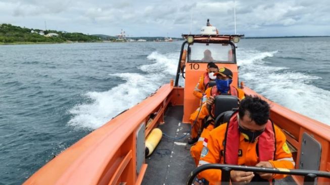 Kapal Terbalik, 9 Nelayan Dilaporkan Hilang