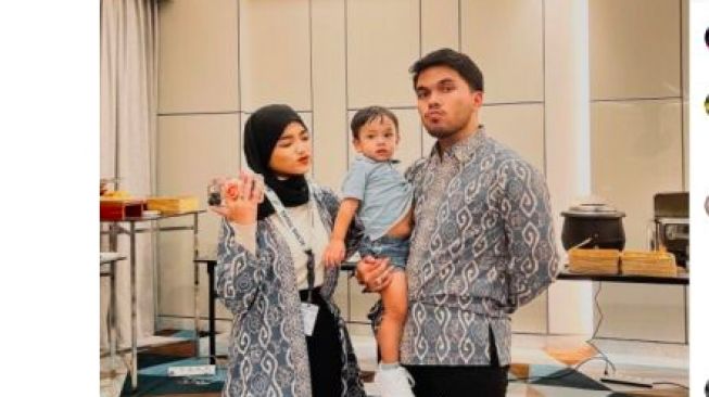 Berangkat Ibadah Umrah Bersama Thariq Halilintar, Atta Komentari Fuji Pakai Hijab: Cantik Begini