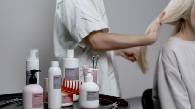 6 Perawatan Rambut Lurus Alami, Jangan Remehkan Pentingnya Memilih Sampo yang Tepat