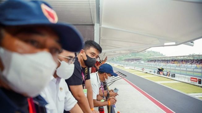 Wali Kota Medan Bobby Nasution nonton MotoGP Mandalika [Facebook @bobbynst]