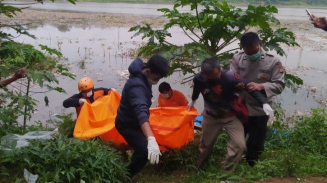 Kisah Suhendra, Pencari Ikan yang Alami Peristiwa Mistis Sebelum Penemuan Mayat di Sungai Citarum