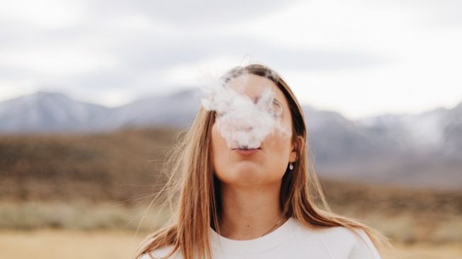Bukan Hanya Buruk Bagi Kesehatan, Rokok Juga Terbukti Dapat Mengancam Lingkungan