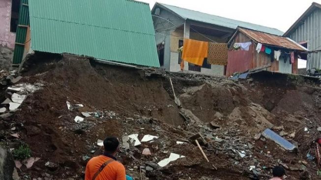 Warga Desa Ban Karangasem Menderita Luka Bakar Akibat Saat Tanah Longsor Sedang Memasak