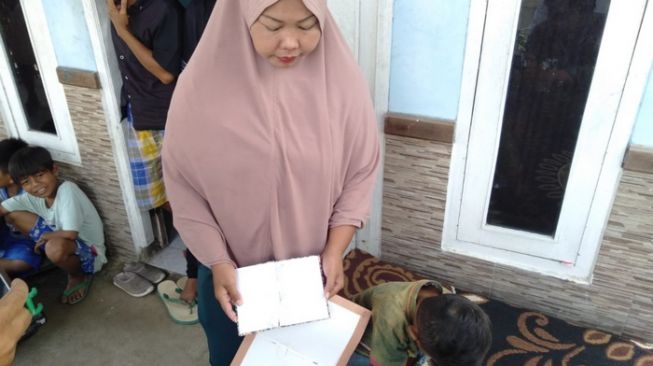 Ibu dari GI (3), Bocah dari Muaragembong yang doyan makan kertas hingga sandal (Ist)