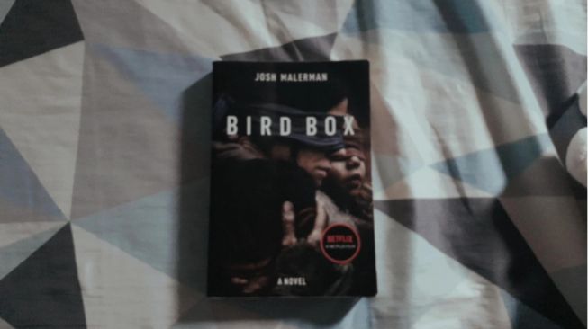 Menjadi Buta Demi Bertahan Hidup dalam Novel Bird Box