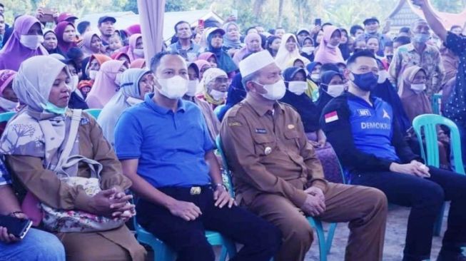 Senangnya Korban Gempa Pasaman Barat Dikunjungi AHY