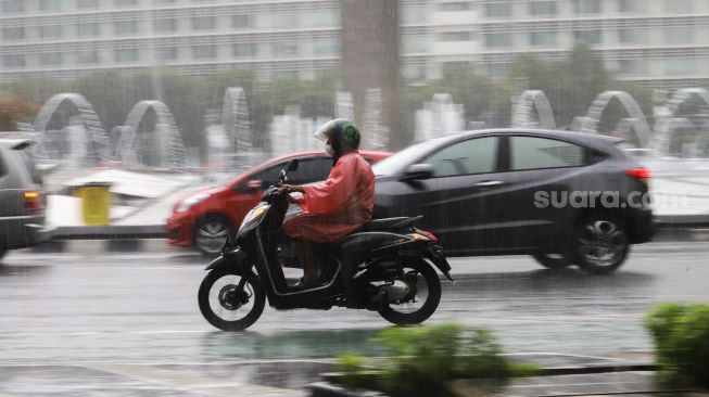 Prakiraan Cuaca Jakarta saat Libur Waisak, TMII dan GBK Akan Hujan Lebat Disertai Petir, Monas, Ancol Ragunan Berawan