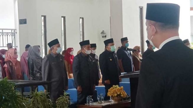 Klaim Penyegaran, Kepala Dinas Berprestasi Nasional di Siak Dijadikan Staf Ahli