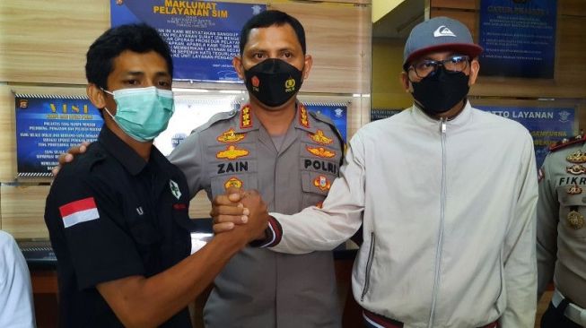 Kasus viral mobil Mercy mengadang mobil ambulans berakhir damai di Mapolresta Tangerang, Rabu (23/3/2022). [ANTARA]