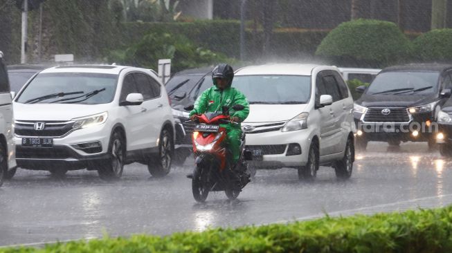 Prakiraan Cuaca Jakarta 24 Mei 2022, Awas Jakarta Hujan Deras Disertai Angin Kencang