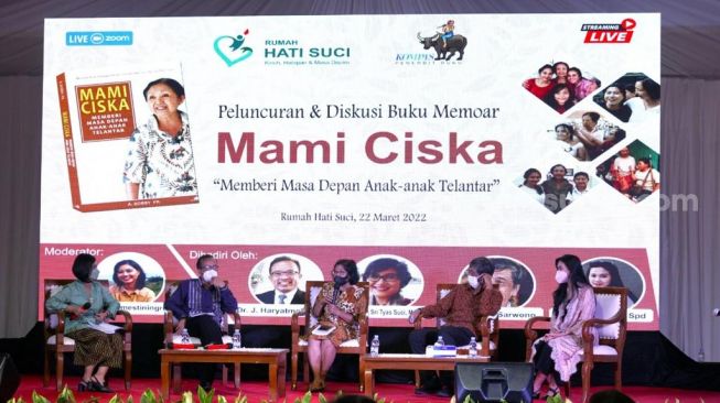 Inspiratif dan Menyentuh, Penulis Buku Ini Bagikan Kisah Perempuan yang Merawat Panti Asuhan Berusia 100 Tahun