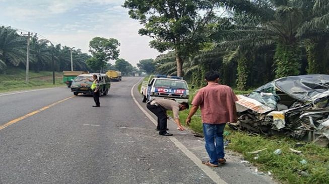 Kecelakaan Maut Ambulans Kontra Truk di Batubara, Perawat Tewas