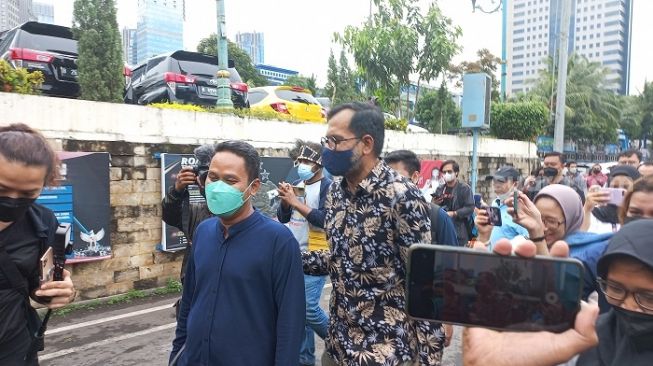 Makin Panas! Haris Azhar Lapor Balik Luhut Terkait Kasus Skandal Bisnis Tambang ke Polda Metro Jaya