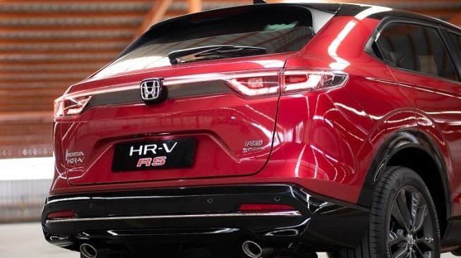 All-New Honda HR-V tampak buritan, hadir antara lain dalam warna Ignite Red Metallic [PT HPM].