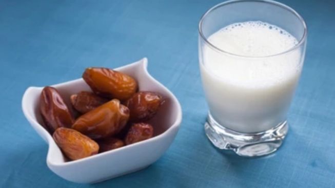 Minggu Terakhir Puasa, Kebaikan Susu dan Kurma Dapat Bantu Maksimalkan Asupan Nutrisi