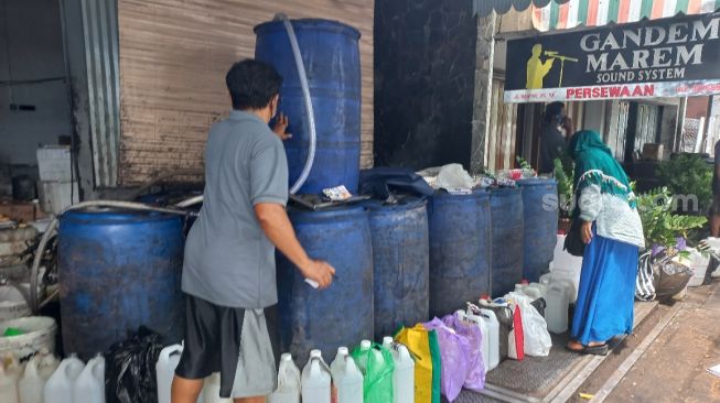 Antrean Minyak Goreng Curah di Kota Jogja, Dibatasi Hanya Dapat 5 Liter