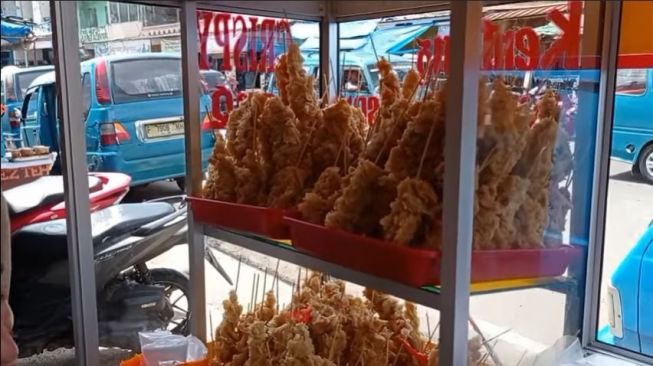 Bisa Jadi Ide Bisnis! Pedagang Sate Krispi Ini Punya Omzet Sekitar Rp23 Juta Sebulan