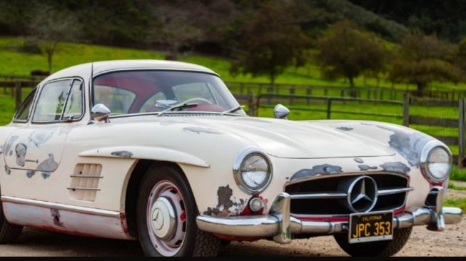 Mercedes-Benz 300SL Gullwing 1956 penuh karat memiliki nilai fantastis (Carscoops)