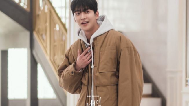 Intip Pesona Rowoon SF9 di Drama 'Tomorrow'