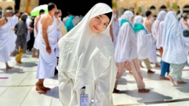 Digunjing karena Bikin Video TikTok saat Umrah, Fuji: Aku Takedown Biar Kalian Nggak Ribut!